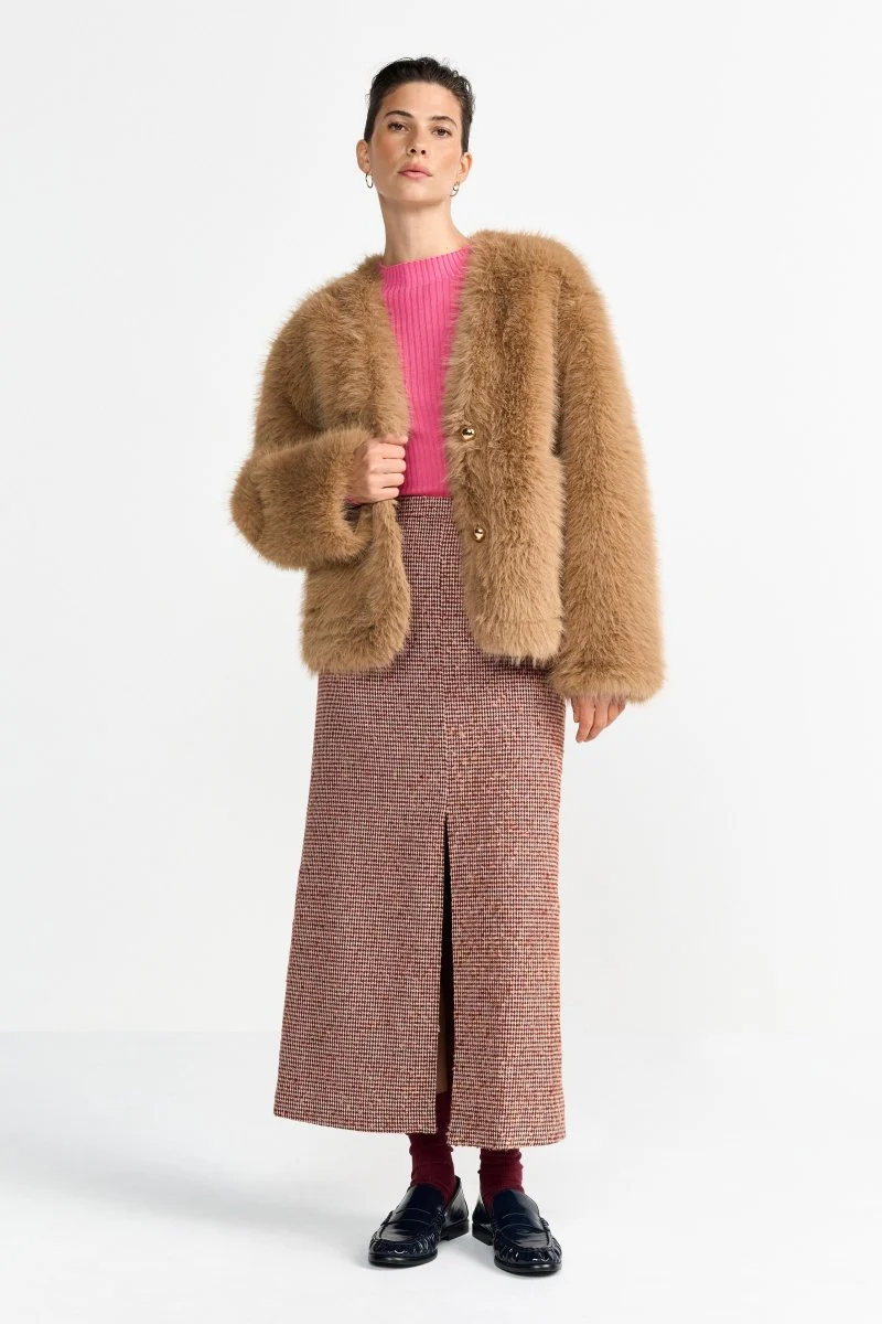 Kurze Felljacke mit Knöpfen - Image 3