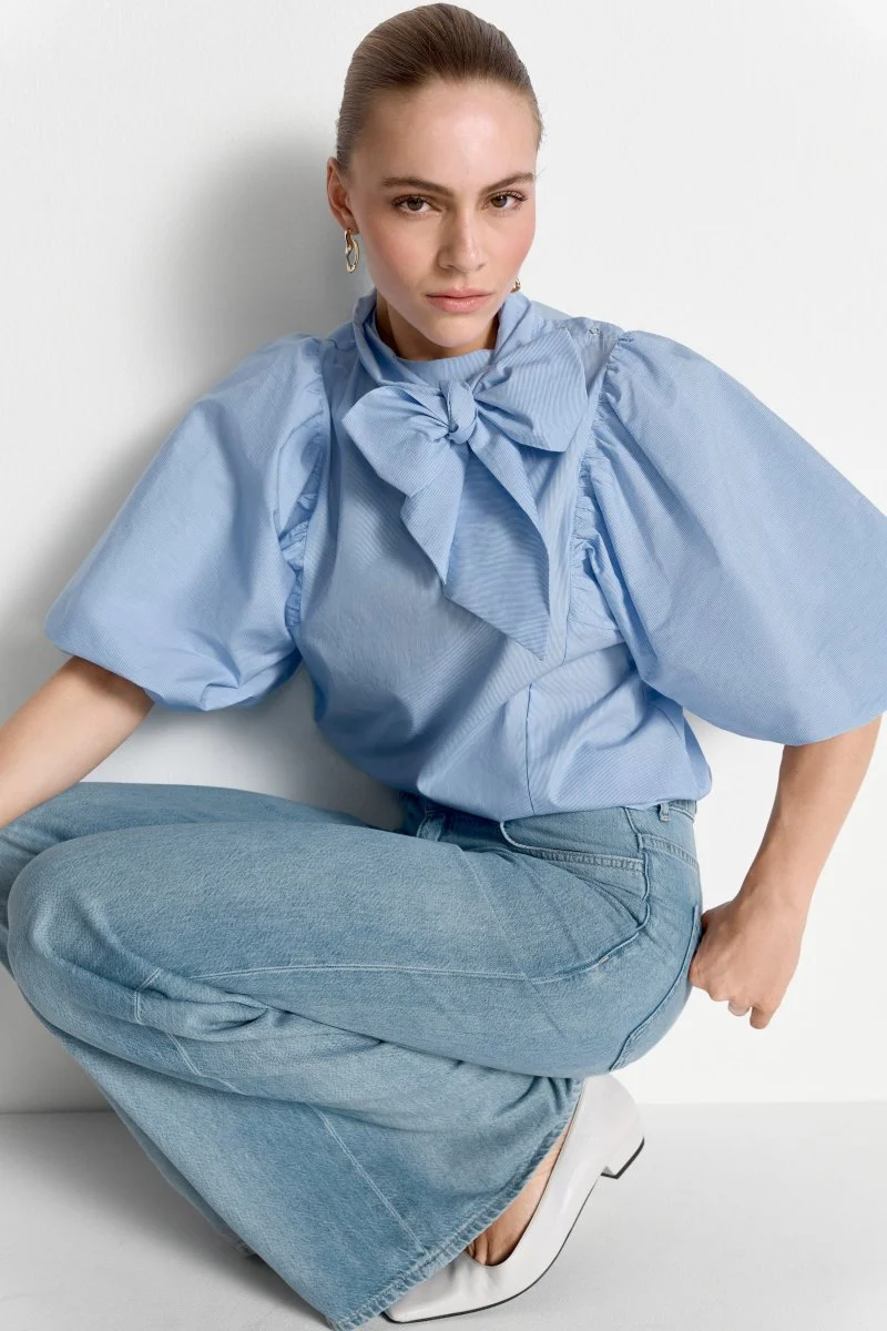 Bluse mit Schleifenkragen