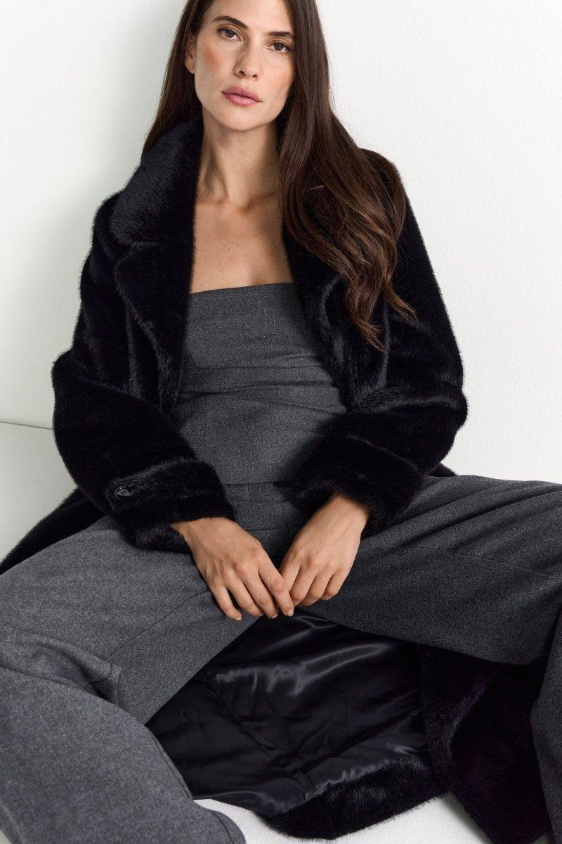 Schwarzer Oversized-Mantel