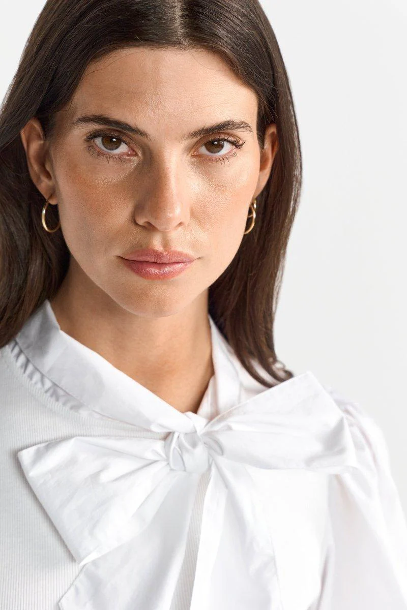 Bluse mit Puffärmeln und Schleife - Image 5