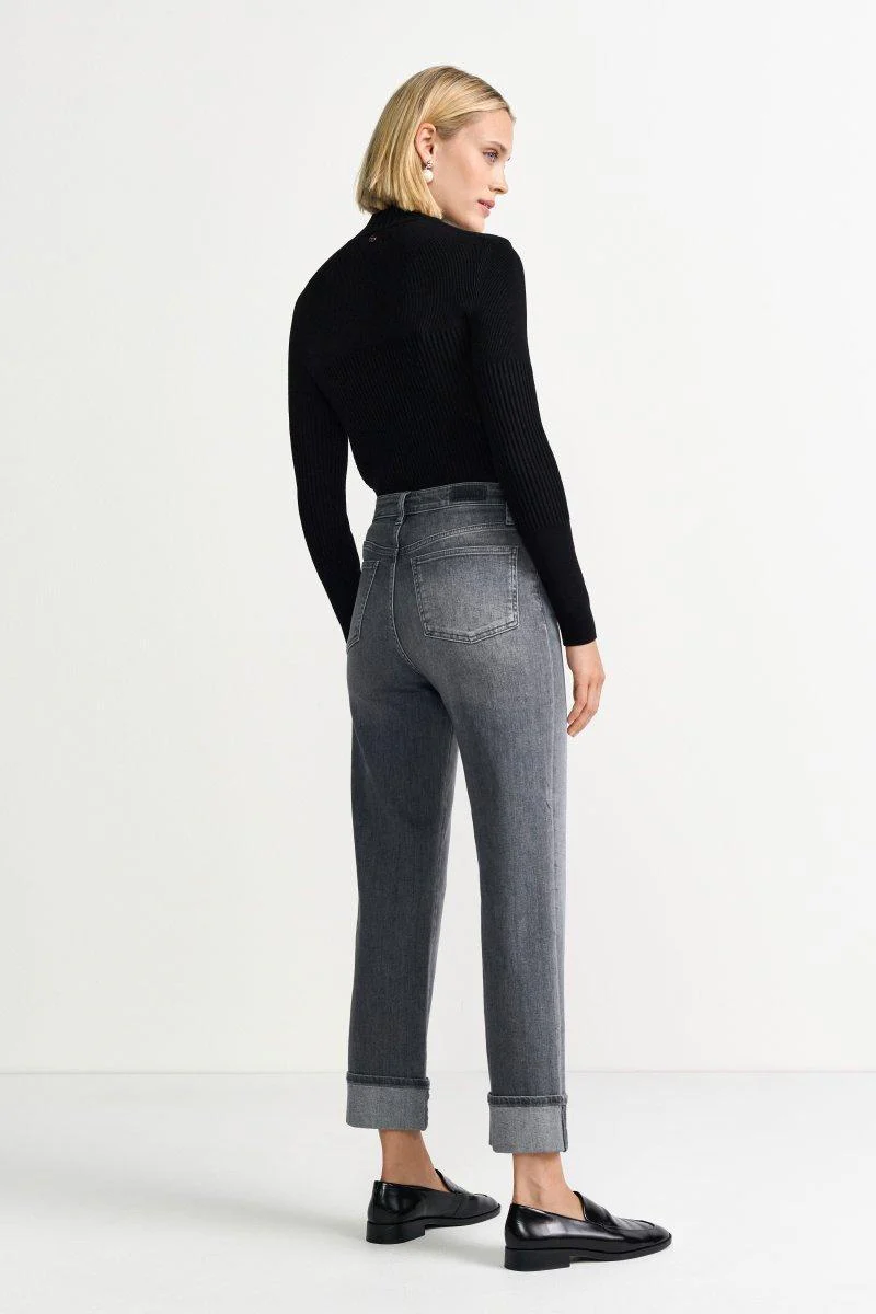 Graue Jeans mit Umschlagsaum - Image 4