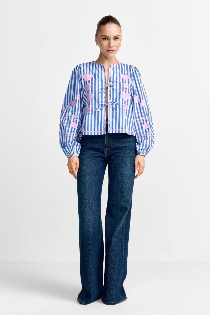 Gestreifte Bluse mit Herzstickereien